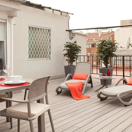 Click&flat塞内卡套房酒店 *