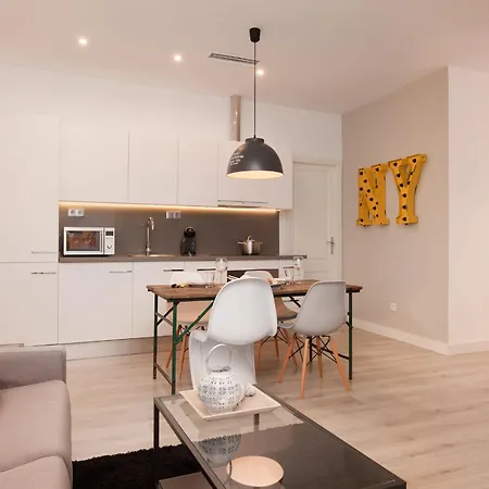 公寓 Click&flat塞内卡套房酒店 *