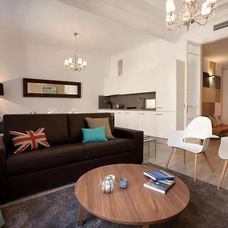 Click&flat塞内卡套房酒店 *